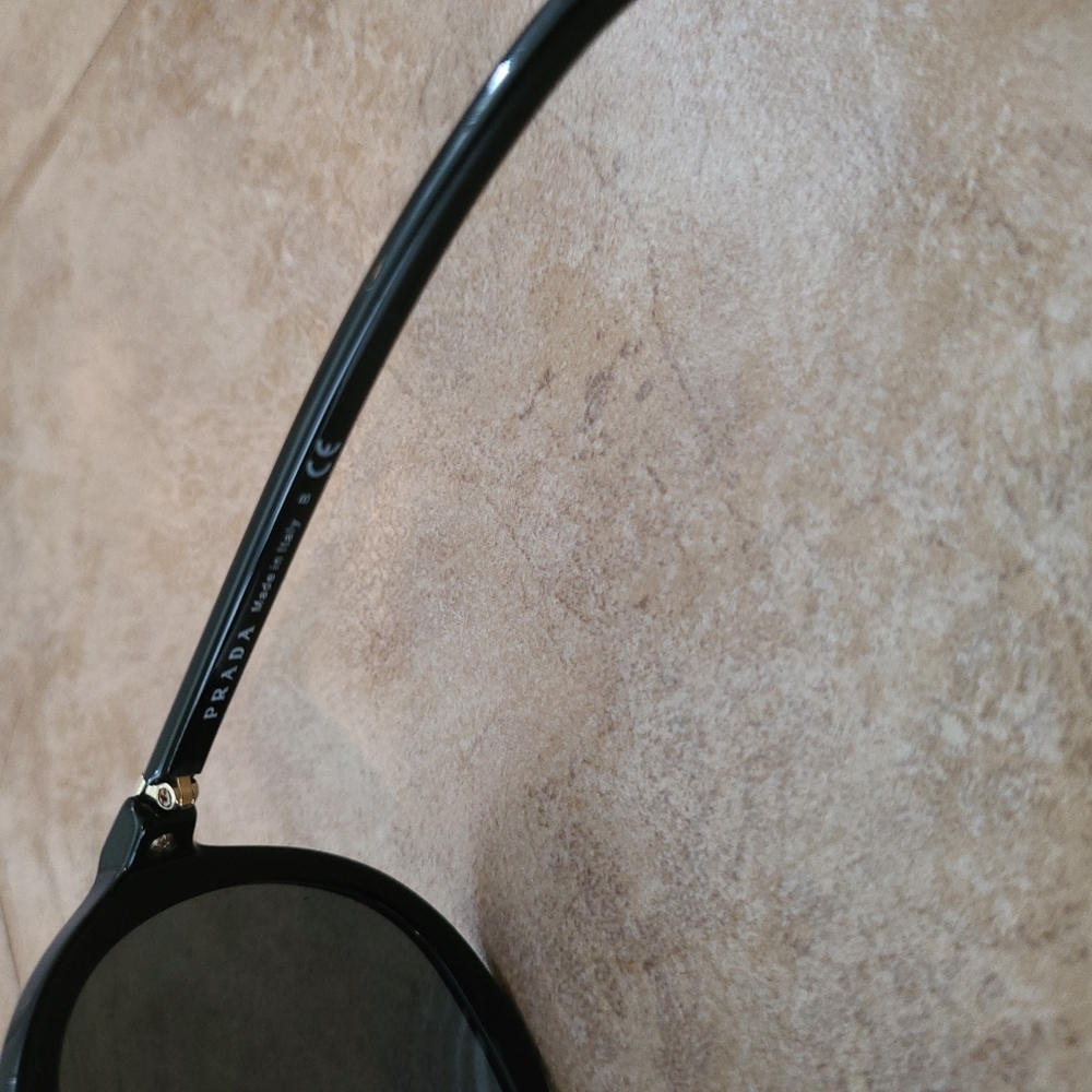Authentic Prada - Picture 4 of 5